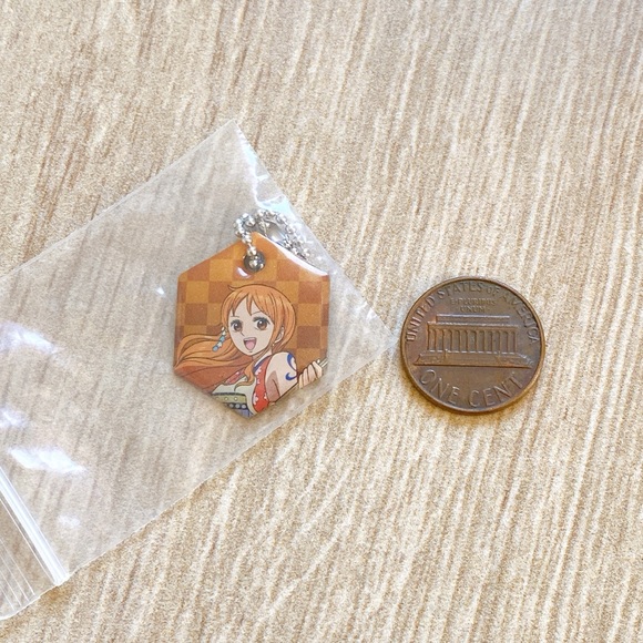 NEW Nami One Piece Small hexagonal Keychain - Picture 3 of 4